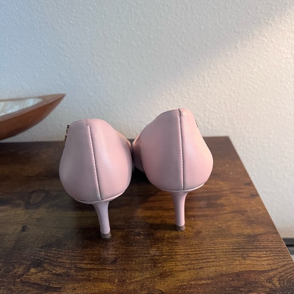 Tory Burch Blush Pointed-Toe Mid Heel Pumps - Picture 4 of 8